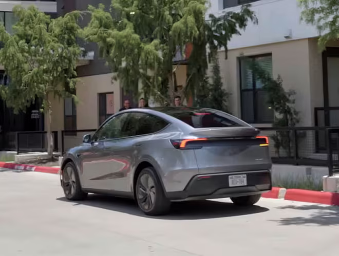 Watch Tesla Deliver a Car With No Driver or Remote Help [Video]