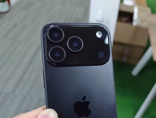 Best Look Yet: iPhone 17 Pro Dummy Leak Reveals Refined Camera Bar and Design Changes