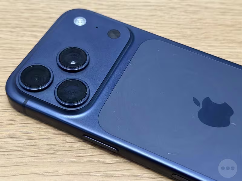Iphone 17 Pro In Deep Blue