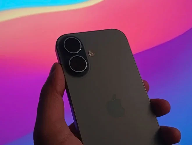 The Smartphone Market Is Shrinking Again, But Apple Keeps Growing